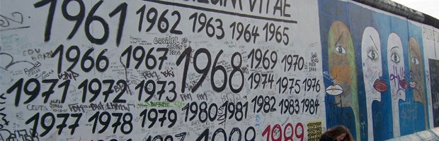 Réalisé par Ruth Zylverman
68 année zéro retrace six parcours de vies européennes bouleversées par «...