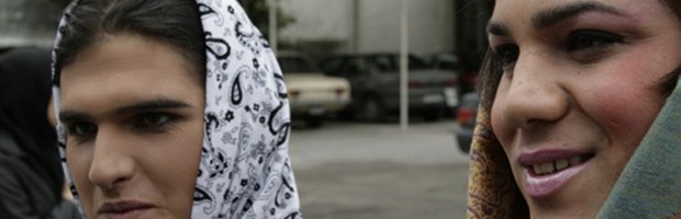 Réalisé par Tanaz Eshaghian
En république Islamique d’Iran, un pays aux mœurs strictes et aux valeurs...