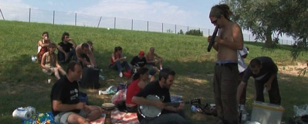Chacun joue sa vie Réalisé par Stéphan Moszkowicz
Les « Smokin’Fuzz » : neuf musiciens qui vivent en Seine-et-Marne, entre...