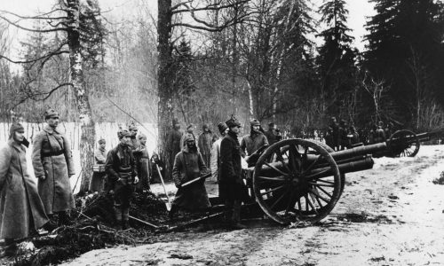A red army artillery battalion surpressing the kronstadt mutiny, 1921, civil war, russia.
